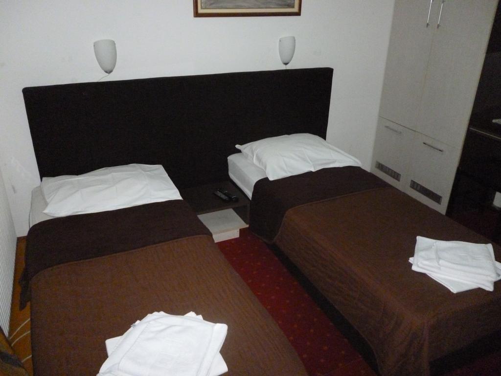 Gros Hotel - Leskovac Лесковац Екстериор снимка