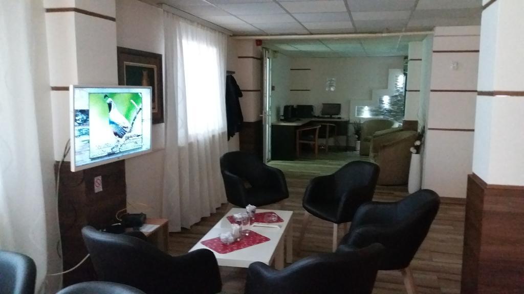 Gros Hotel - Leskovac Лесковац Екстериор снимка