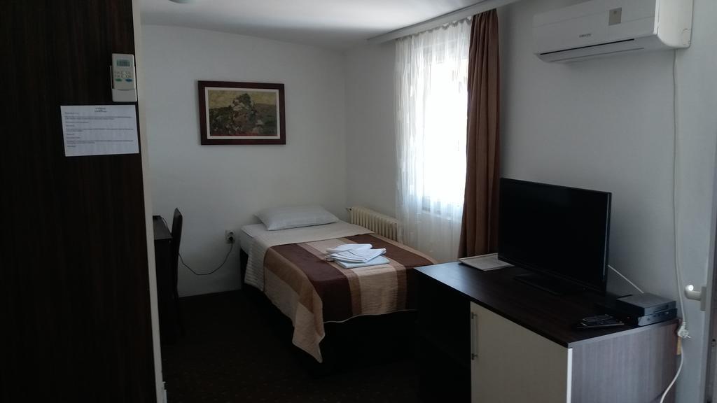 Gros Hotel - Leskovac Лесковац Екстериор снимка