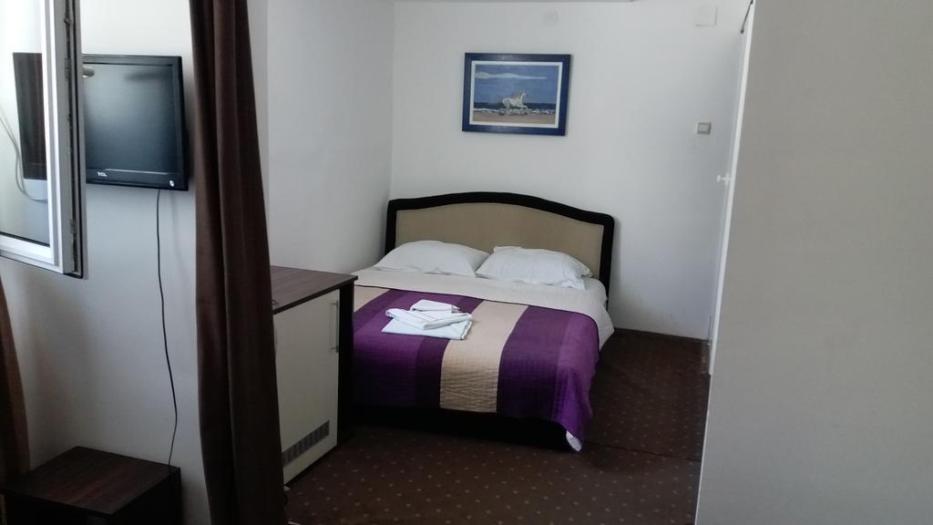Gros Hotel - Leskovac Лесковац Екстериор снимка