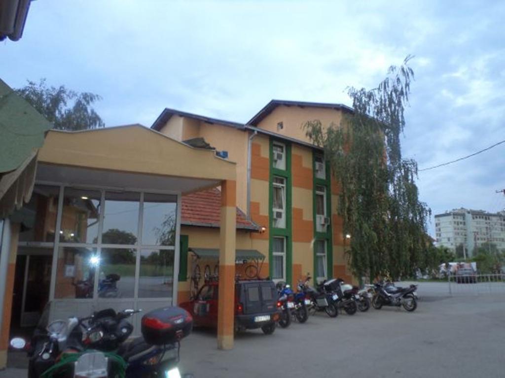Gros Hotel - Leskovac Лесковац Екстериор снимка
